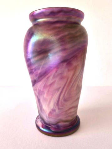 Vase - Opaline - À la manière de Loetz (1970)