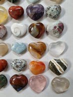 Grand lot avec des cœurs, différents minéraux de 4 à 3 cm.