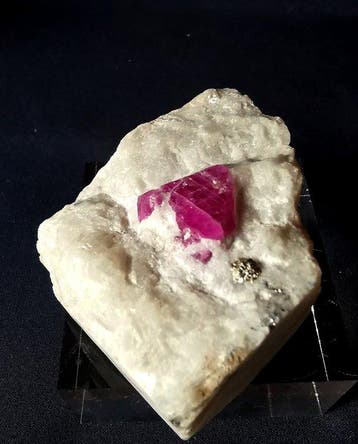 84 gram 6,20 cm × 5,00 cm AA Rubin Badakhshan /
