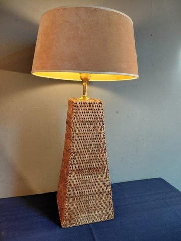 Lampe de table - Rotan - Hauteur 70 cm.