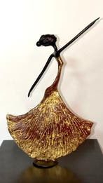 Abdoulaye Derme - sculptuur, “La Danseuse en mouvement”. -