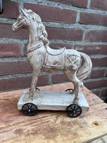 Decoratief ornament - Paard op wielen