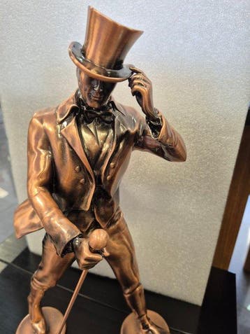 Beeldje, Johnnie Walker Black Striding Man - 35 cm - Metaal