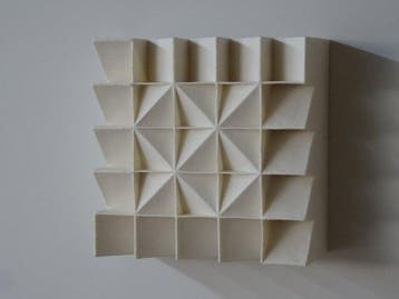 Hans Meeuwsen - Reliëf, 2026 - 80 minimalistisch porseleinen