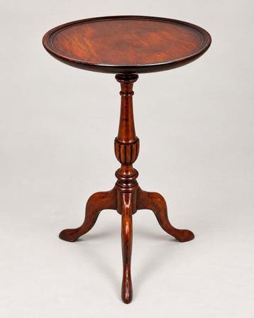 Elegante ronde bijzettafel – warm hout – gedraaide zuil en, Antiquités & Art