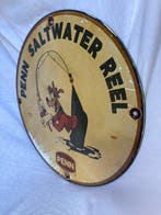 PENN Saltwater Reel emaille reclamebord – Goofy visser – Ø