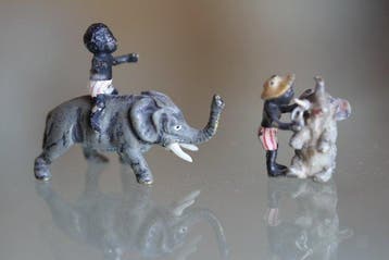 Beeldje - Petit africain et son éléphant (2) - Bronzen van