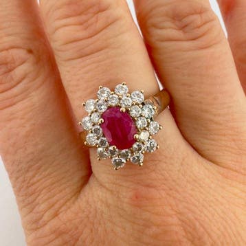 Ring - 9 kt. Geel goud - 0.75ct. tw. Robijn - Diamant, Nieuw