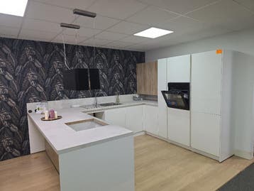 Showroomkeuken in U-opstelling, Huis en Inrichting, Nieuw