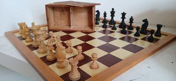 Mid20th Century - Staunton wooden chess set - complet - Jeu