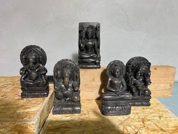 Lot van 5 religieuze beeldjes – Ganesha en Boeddha en Shiva