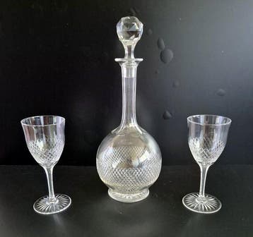 Saint Louis, Weinkaraffe mit zwei Gläsern - Karaf (3) -, Antiek en Kunst
