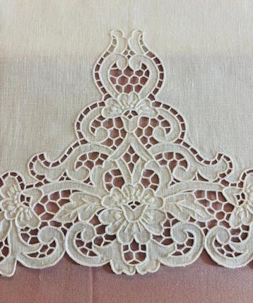 Serviette (2) - 115 cm - 75 cm - Broderie à la main et