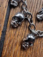 Collier Tête de mort Memento Mori en métal argenté / 63 g -