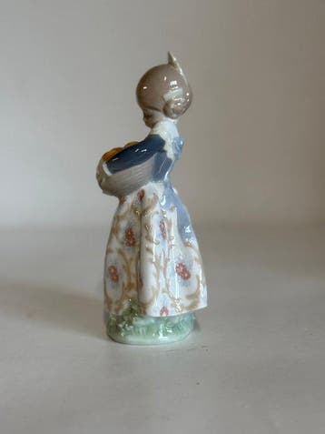 Lladró - Beeldje - Valencian Girl with Oranges - Valenciana