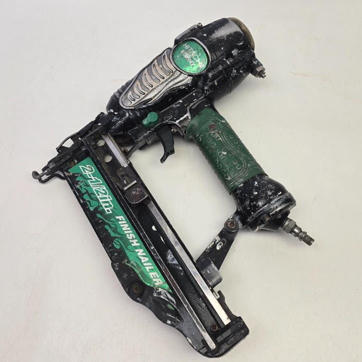 Hitachi Spijkerpistool NT65M2 Incl. Koffer | Nette Staat, Bricolage & Construction, Outillage | Autres Machines, Enlèvement ou Envoi