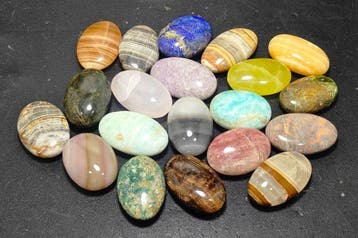 amazonite, calcite miel, onyx bandé, lapis-lazuli, jaspe,