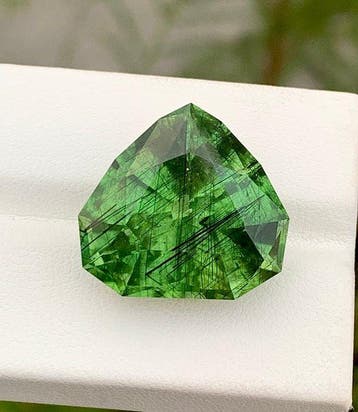 Sans prix de réserve Péridot - 25.18 ct - International, Bijoux, Sacs & Beauté, Pierres précieuses