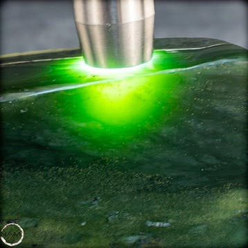 Zeer zeldzame natuurlijke jade-nephriet Crystal-Freeform,
