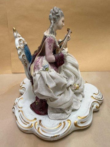 Capodimonte - Figuur - Dama con mandolino - Zacht porcelein