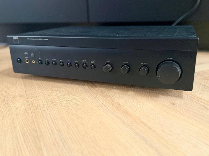 NAD - C326BEE Solid state geïntegreerde versterker, TV, Hi-fi & Vidéo, Radios