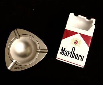 MARLBORO - Cendrier (2) - A collection - set of two MARLBORO