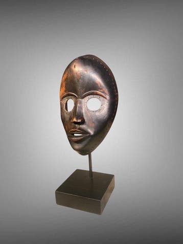 Masker in / sokkel op maat - Dan-masker van licht hout - Dan