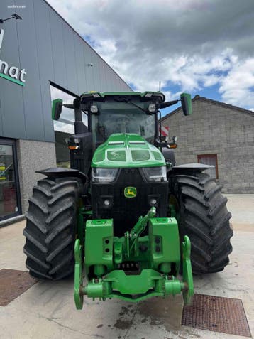 John Deere 8R 370 4WD tractor