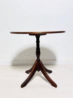 Bijzettafel - Ronde bijzettafel met burl fineer onderstel -