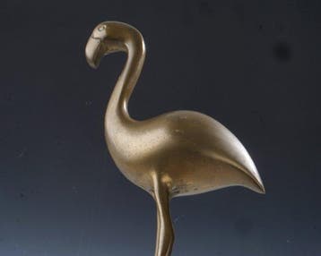 Statue, Messing flamingo op bladvoet, Hollywood Regency •