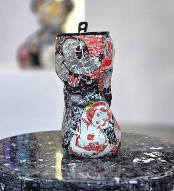 Patryk Konrad - Coca Cola Crushed Collage Sculpture -, Antiek en Kunst
