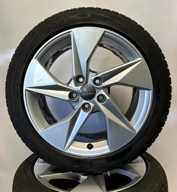 Audi A3 S3 8Y 17 inch S-line Velgen + Winterbanden, Ophalen of Verzenden, Banden en Velgen