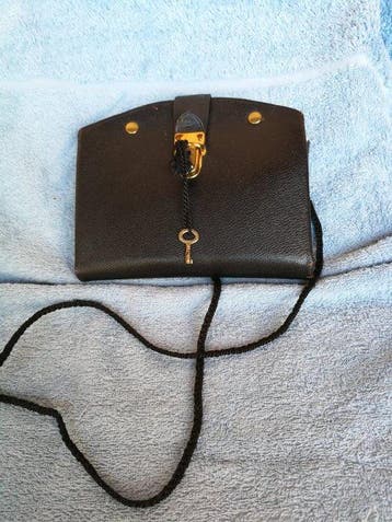 Elegante en verfijnde broodtrommel met bijpassende etui. -