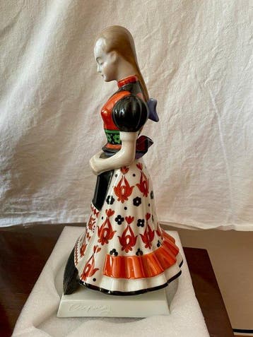 Herend - Beeldje - Young woman in folk costume figurine -, Antiek en Kunst