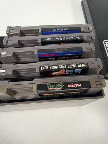 Nintendo - Nes - NES Storage Case original & Game Genie