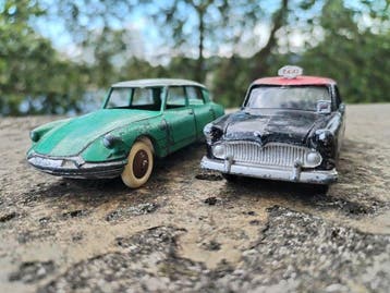 Dinky Toys 1:43 - Voiture miniature (2) - Citroën DS 19 et, Hobby en Vrije tijd, Nieuw