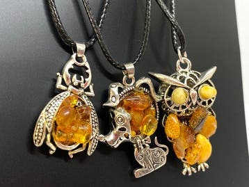 3 pendentifs en ambre baltique naturel avec cordon - chien,