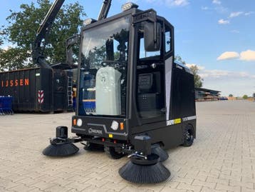 Veiling - Kremer straatveegmachine KRS 100 met cabine