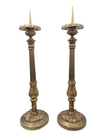 Grande paire de pique-cierges déglise antique en bronze