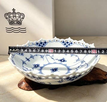 Royal Copenhagen - Bord - Blue Floral Cutwork Bone China, Antiquités & Art