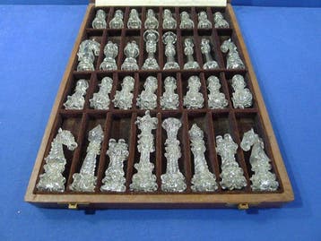 Jeu déchecs en cristal de Boheme en coffret dorigine