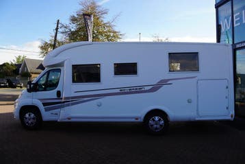 McLouis Sovereign 74 verzorgd met hef- en queensbed 08882, Caravanes & Camping, Half-integraal