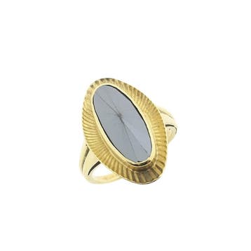 Gouden ring met hematiet, Handtassen en Accessoires, Ringen, Gebruikt, Ophalen of Verzenden, Kleiner dan 17, Met edelsteen
