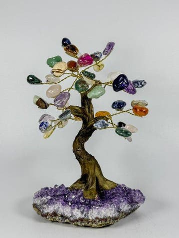 Prachtige Edelsteenboom op Amethist Geode – Multi-Gemstone