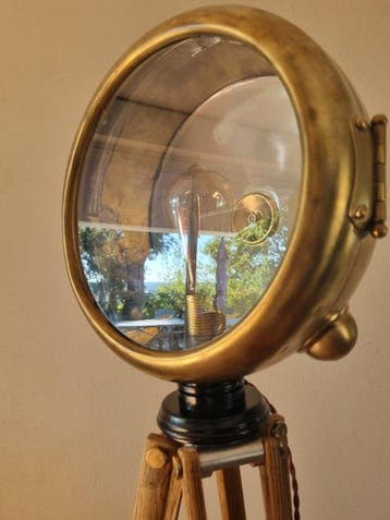 Besnard, Paris 1920 - Lampadaire trépied - Laiton doré,