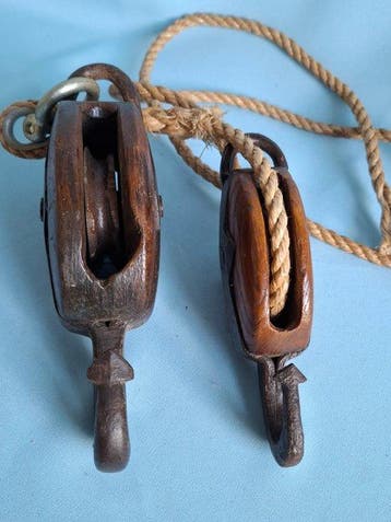 Katrollen / blokken, Ship’s pulley (2) - Hout, IJzer