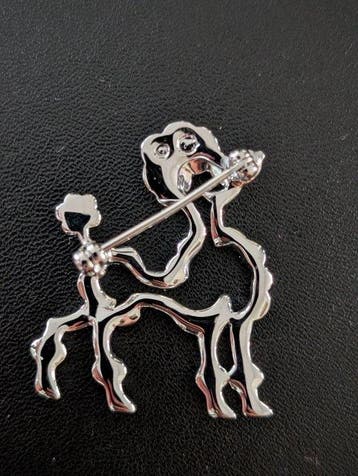 Statue, Swarovski broche poedel - 5.5 cm - Métal, rhodium