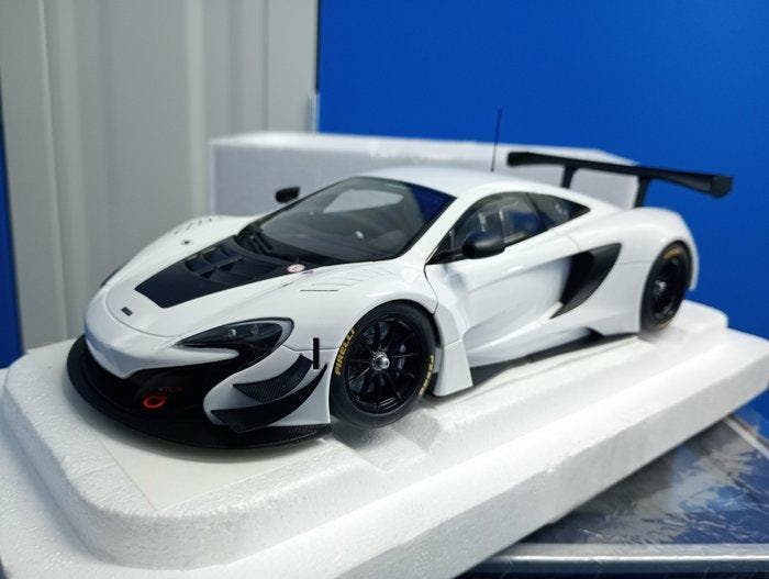 Autoart 1:18 - Model sportwagen - McLAREN 650S GT3, Hobby en Vrije tijd, Modelauto's | 1:5 tot 1:12