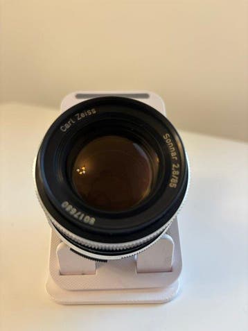 Carl Zeiss Sonnar 85mm f/2.8 Moderate Telephoto Portrait