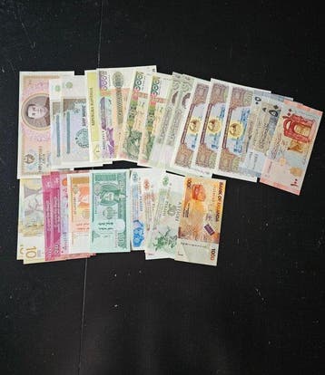 Wereld. - 100 Banknotes - Various Dates (Zonder, Postzegels en Munten